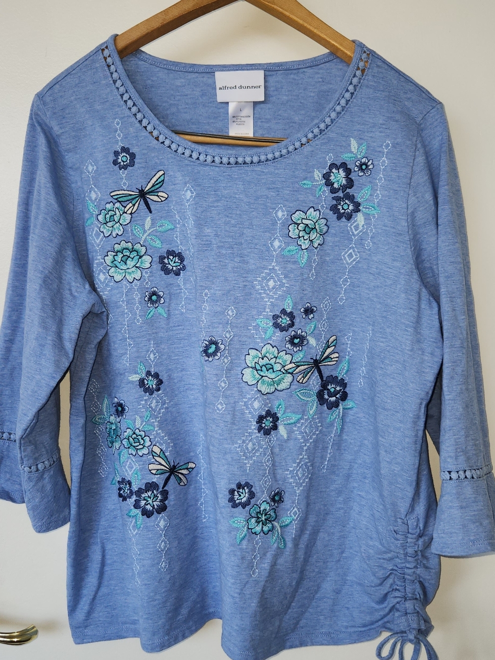 Alfred Dunner Blue Floral Embroidered Dragonfly Top Large, w/ Tie Sides